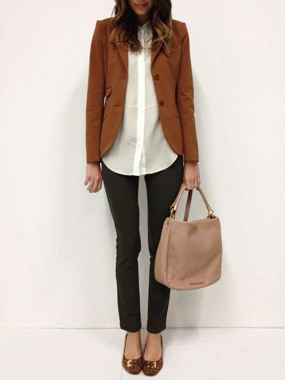 женский коричневый пиджак