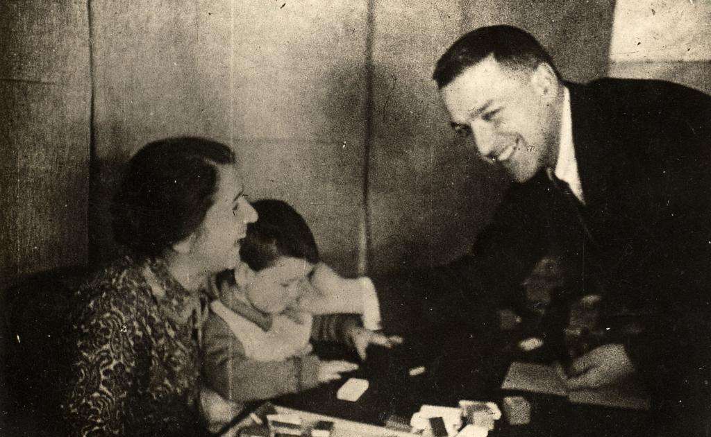 Лев Выготский с семьей