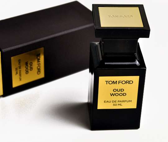 Tom Ford Oud Wood упаковка с золотой гравировкой