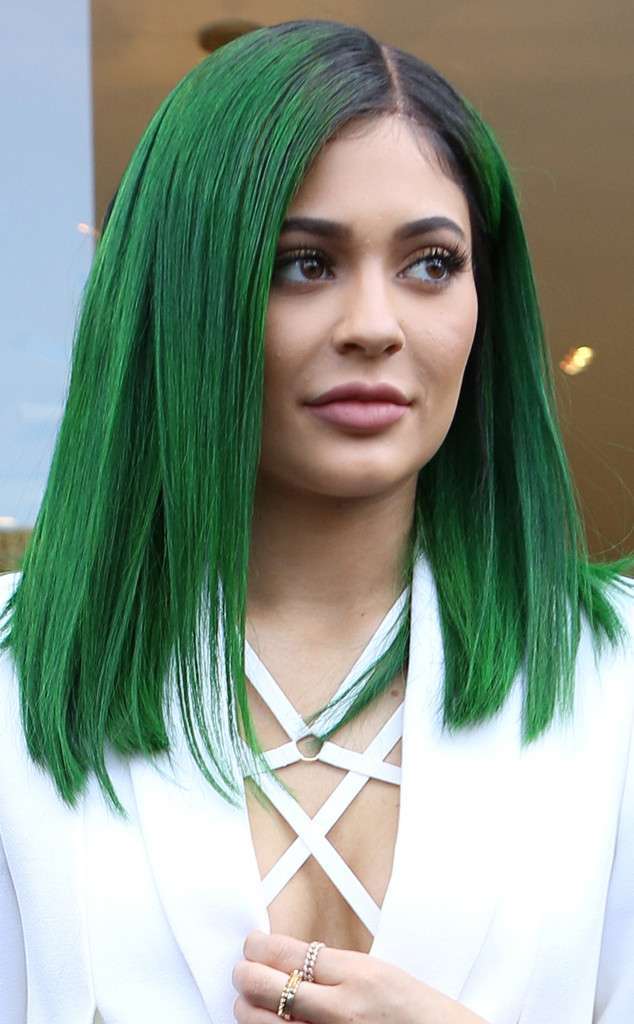 Кайли Дженнер с зелеными волосами
