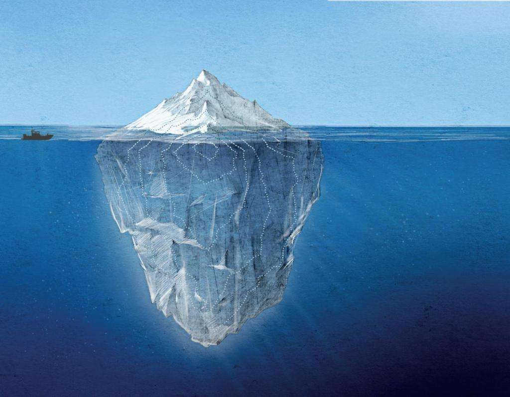 айсберг на море и корабль