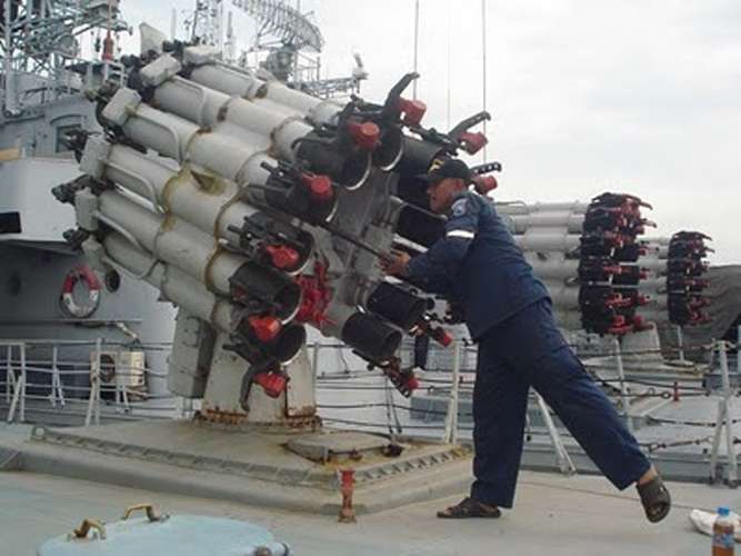 реактивная бомбометная установка рбу 6000 на корабле