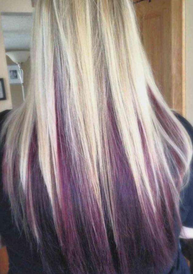 фиолетовые пряди на светлых волосах