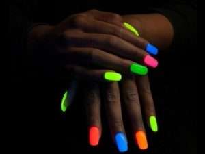 Флуоресцентный лак: особенности и варианты дизайна ногтей