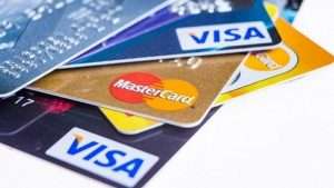 Можно ли перевести деньги с кредитной карты: особенности перевода, все доступные способы
